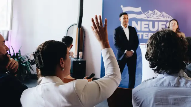 Spannende Fragen an Yannick Shetty und die Nationalratsabgeordneten Karin Doppelbauer und Markus Hofer in Vöcklabruck | Foto: NEOS Parlamentsklub / Cora Kaufmann