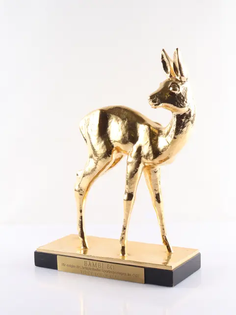 Der deutsche Medienpreis Bambi, verliehen an Teddy Podgorski im Jahr 1980. Der Startpreis liegt bei 600 Euro. | Foto: Dorotheum