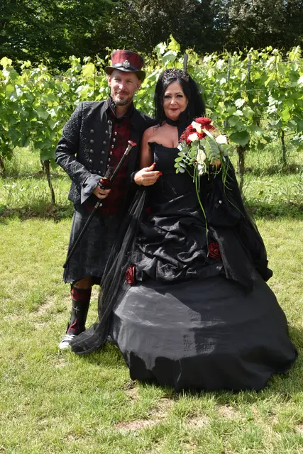 Gabriele und Timo Del Medico trauten sich - auf Burg Lockenh