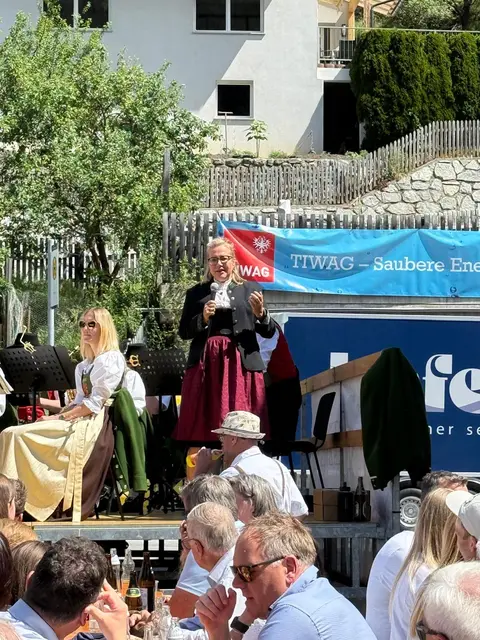 LA Beate Scheiber überbrachte die Grußwort des Landes Tirol. | Foto: Gemeinde Kauns