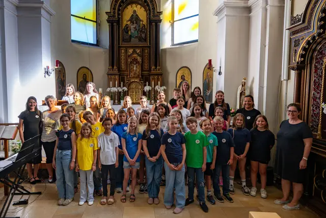 Schüler beleben die Kirche St. Anna