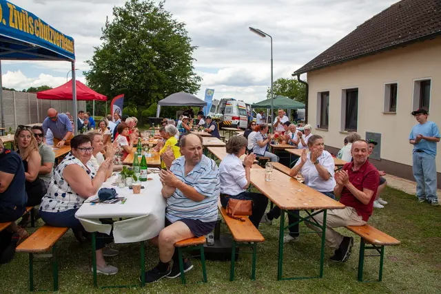 Zahlreiche Gäste nützen den Tag um sich zu informieren.  | Foto: noezsv
