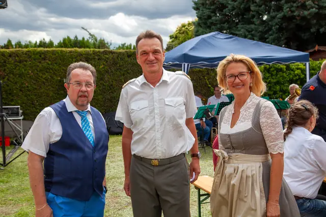 Auch eine Delegation der Bolfraskaserne Mistelbach war anwesend.  | Foto: noezsv