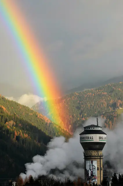 Regenbogen in den Bergen