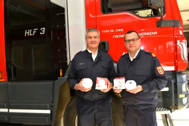 So retten Rauchmelder und CO-Warner im Notfall Leben