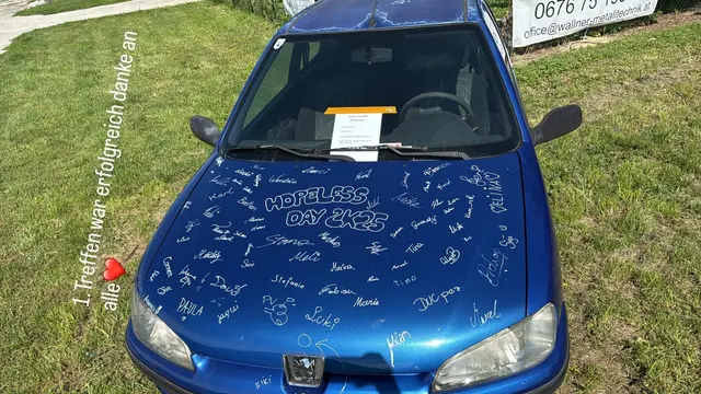 Auf diesem Fahrzeug verewigten sich alle Teilnehmenden des ersten Auto-Treffens des Vereins. | Foto: Hopeless Crew