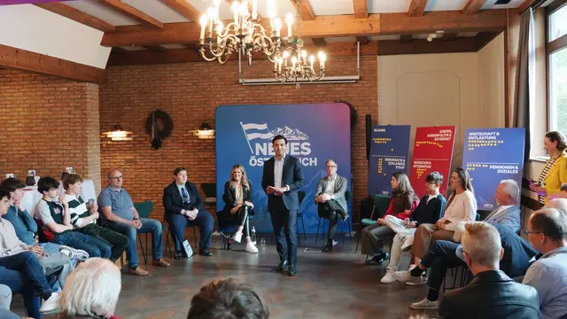 Yannick Shetty will wissen, was sich aus Sicht der Menschen ändern muss | Foto: NEOS Parlamentsklub / Cora Kaufmann