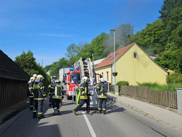 Zimmerbrand schnell gelöscht – Glück im Unglück für Bewohner