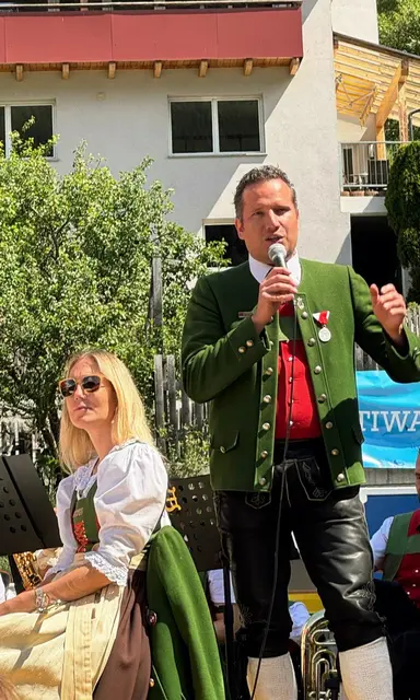 Bgm. Matthias Schranz freute sich über die zahlreichen Besucher_innen beim 1. Generationenfest in Kauns. | Foto: Gemeinde Kauns
