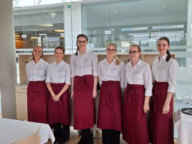 Mit der Vorprüfung zur Reifeprüfung sind die HLW-Schülerinnen bestens für einen Gastrojob gerüstet.  | Foto: Hollentin