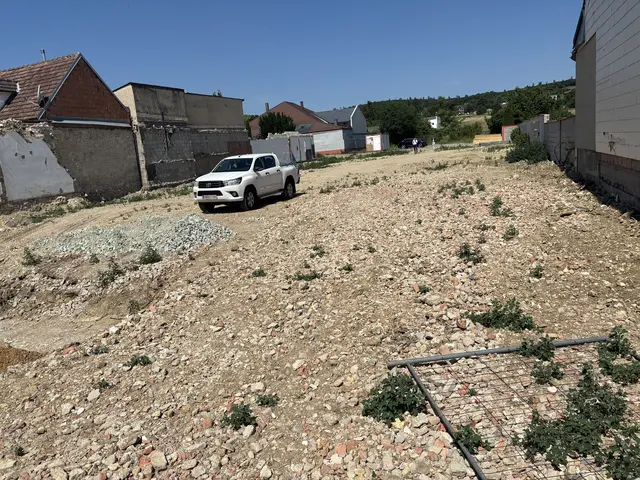 Das gesamte 15,700 Quadratmeter große Areal reicht bis an den Waldrand.  | Foto: Stefan Schneider/MeinBezirk