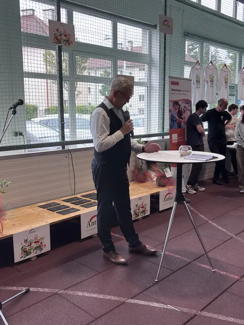 Geschäftsführer Roland Hammerschmid  bei seiner Rede. | Foto: Tanja Handlfinger