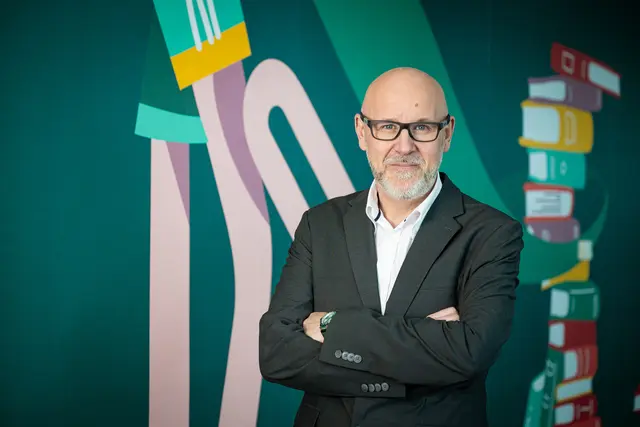 "Es gibt viele Lehrkräfte, die belastet sind. Aber auch viele, die dennoch stark motiviert sind", erläutert öbv-Geschäftsführer Philipp Nussböck die Ergebnisse der Studie. | Foto: Wirlphoto