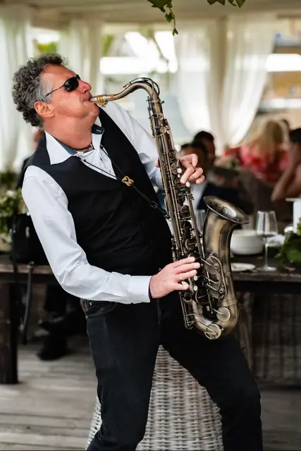 Ein Profi für alle Facetten Stilvoller Live-Jazz.Der perfekte Soundtrack für Ihr Event Exzellenz im Detail.
