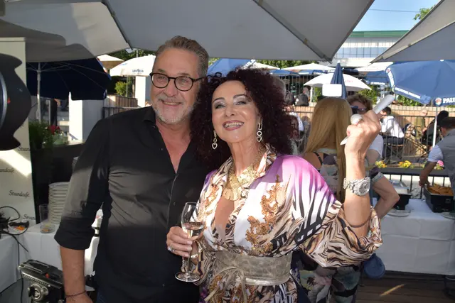 Auch Heinz-Christian Strache gehörte zu den Gratulanten.  | Foto: Patricia Hillinger/MeinBezirk