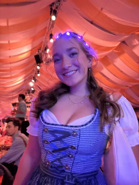 Jeanne Allard fühlt sich im Dirndl wohl. | Foto: privat
