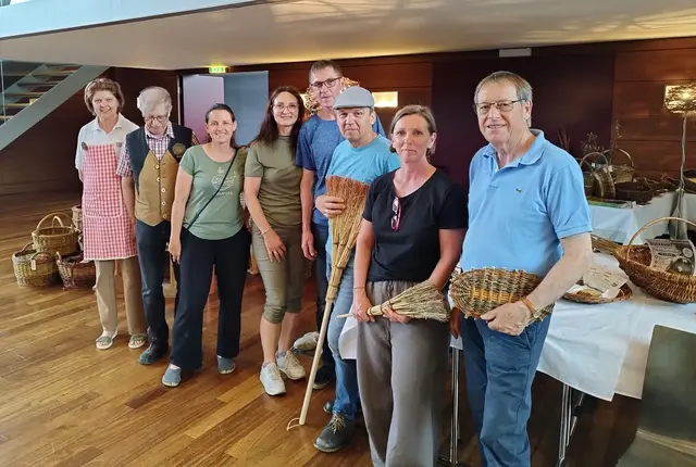 Korbflechterinnen und Korbflechter aus dem Steirischen Vulkanland waren am Markt der Korbflechter in Ternitz in Niederösterreich zu Gast.