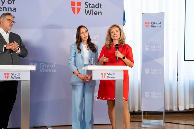Erklärten, wie es geht: Entwicklerinnen Manuela Kirschner (l., BDO Austria) und Angela Hengsberger (WePrevent). | Foto: Sade Jerabek/MeinBezirk