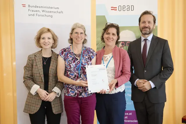 Schulen erhalten wichtiges Young-Science-Gütesiegel