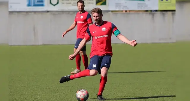 Lasberg (am Ball: Boris Wald) will auch im 26. und letzten Meisterschaftsspiel unbesiegt bleiben. | Foto: MeinBezirk