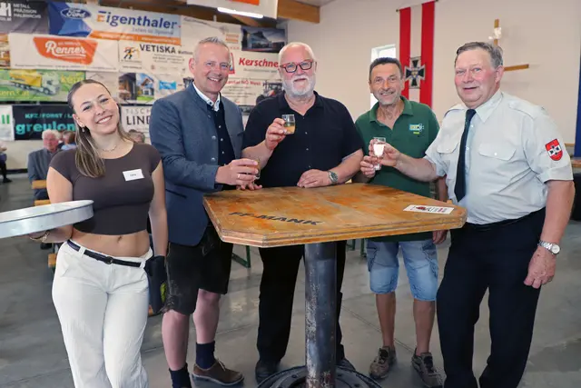 Seltene Oldtimer und Traktoren zogen Besucher in den Bann