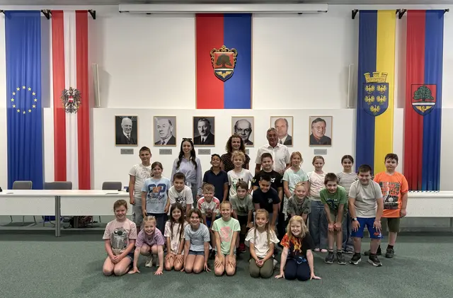 Volksschüler zu Besuch im Strasshofer Stadtamt