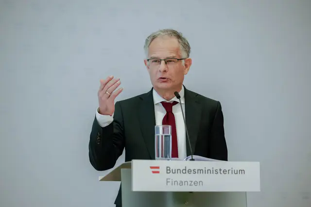 Finanzminister Markus Marterbauer (SPÖ) wird am Mittwoch im Nationalrat die Budgetpläne der Bundesregierung für die Jahre 2027 und 2028 vorstellen. (Archiv) | Foto: Sade Jerabek/MeinBezirk