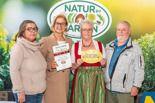 Michaela Klopf und Landeshauptfrau Johanna Mikl-Leitner mit Roswitha und Rudolf Fössl vom Kräutergarten Kanlehen in Göstling an der Ybbs | Foto: J. Ehn/Natur im Garten