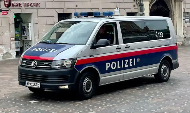 18-Jähriger schießt mit Softair-Langwaffe aus Fenster
