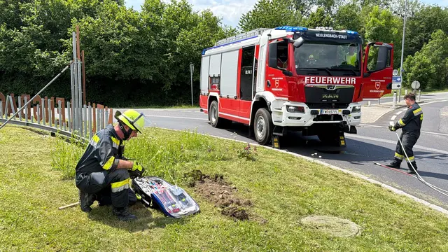 Aufwendige Bergung nach LKW-Unfall in Neulengbach