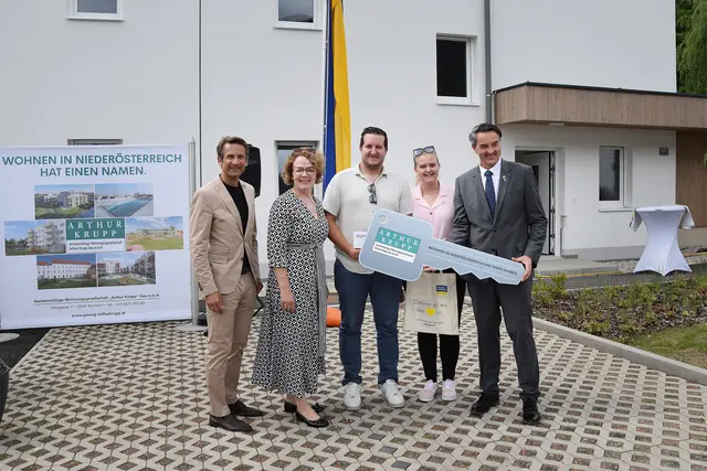 Payerbach feiert, Schlüssel für nagelneue Doppelhä