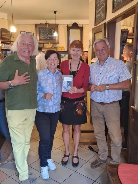 Buchpräsentation beim „Schlapf'nwirt“ in Senftenberg