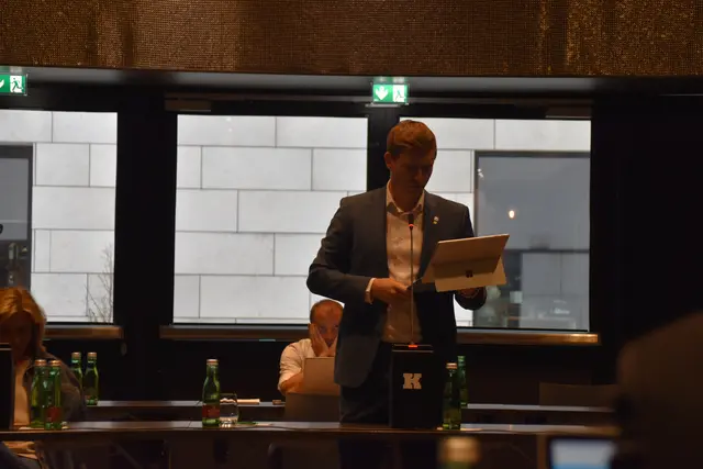 Stadtrat Lukas Blunder (ehemalige MFG) zitierte Daten aus einer Anfragebeantwortung.  | Foto: Barbara Fluckinger