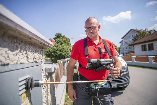 Gasspürer der Netz NÖ, Alexander Payer bei der Arbeit | Foto: Daniela Matejschek/Netz NÖ