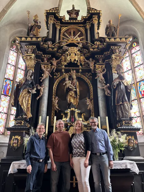 Vor dem Hochaltar mit Maria mit Jesuskind. | Foto: MeinBezirk Perg/Köck