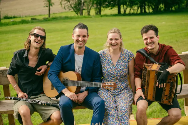 Im Sound der Peter Mayer Hofkapelle verbinden sich traditionelle Klänge und Jazz zu einer „neuen österreichischen Volksmusik“.   | Foto: Manuel Hauer