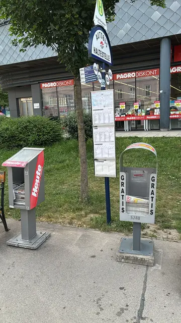 Werbeständer an Haltestelle Bergmillergasse wurde rasch vers