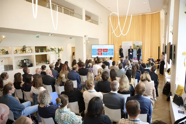 Bei der Verleihung Young-Science-Gütesiegel für Forschungspartnerschulen im Education Lab in Wien. | Foto: OeAD APA-FotoserviceHörmandinge