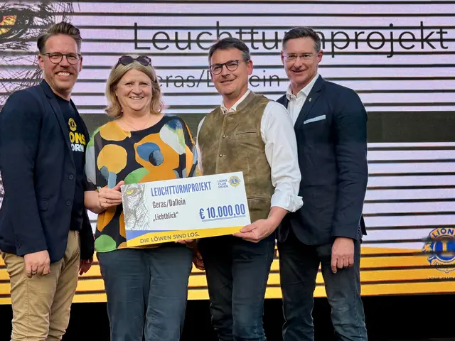 Je 10.000 Euro gingen an „Lichtblick“ aus Dallein und Geras. | Foto: Markus Kahrer
