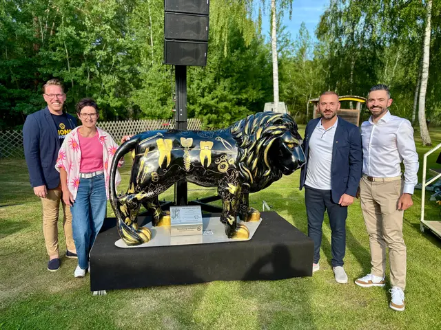 Der neue Löwe „Simet“ wurde von den Sponsoren "Dental Labor Horn" und Simon Jungwirth zur Verfügung gestellt. | Foto: Markus Kahrer