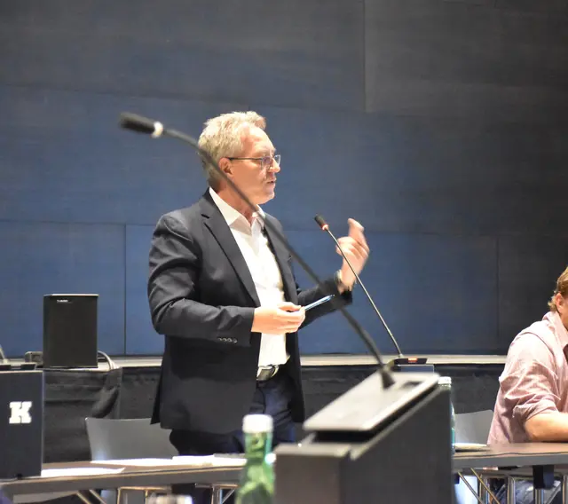 Bürgermeister Martin Krumschnabel kritisierte einen NEOS-Beitrag im Stadtmagazin und einen Video-Beitrag der ehemaligen MFG (KBL).  | Foto: Barbara Fluckinger