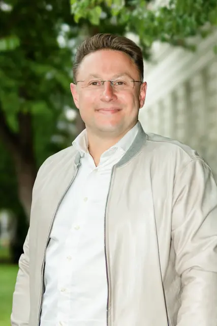 Nunmehr strenger Oppositionspolitiker: Bezirksvorsteher-Stellvertreter Christoph Lipinski (SPÖ). | Foto: Murtaza Elham