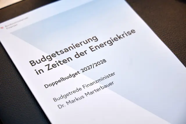 Im Rahmen des Doppelbudgets, das am Mittwoch von Finanzminister Markus Marterbauer (SPÖ) präsentiert wurde, setzt die Bundesregierung auf zusätzliche Investitionen in den Medienstandort Österreich, verlangt aber gleichzeitig Einsparungen vom ORF.  | Foto: Parlamentsdirektion/​Thomas Topf
