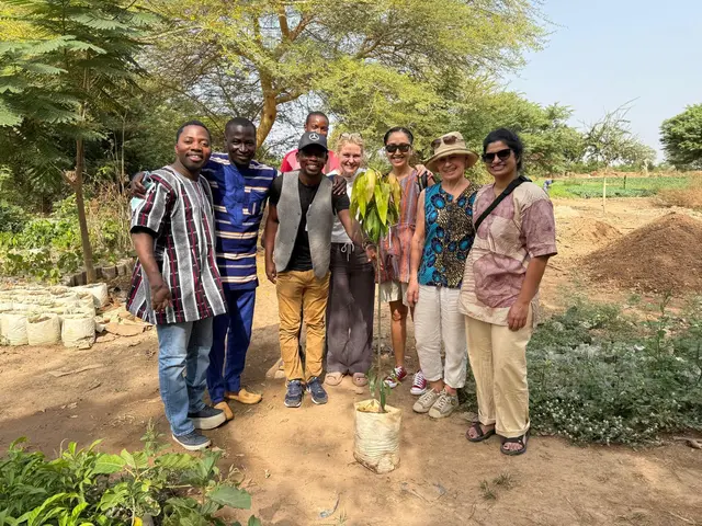 Salif Nikiema (l.) bei einem Besuch in Burkina Faso | Foto: privat