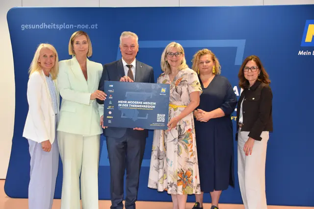Heidi Leitgeb (Pflege-Bereichsleitung), Primaria Birgit Grünberger, Landesrat Anton Kasser, Vorständin NÖ LGA Elisabeth Bräutigam, Geschäftsführerin Gesundheit Thermenregion GmbH Silvia Bodi und Brigitte Kuca (Gruppenleiterin Medizinische Administration). | Foto: Mirjam Preineder