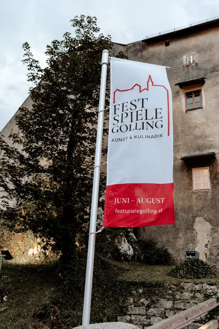 Hereinspaziert – die Festspiele Golling warten. | Foto: Döllerer