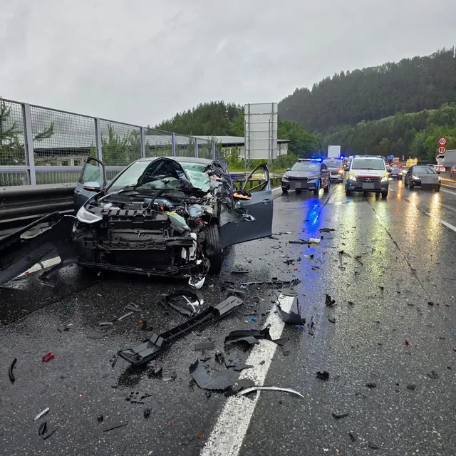 Binnen kurzer Zeit: Zwei Unfälle auf der A13 bei Zenzenhof