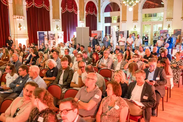 Opticon wächst zweistellig, präsentiert Zahlen am Sommerfest