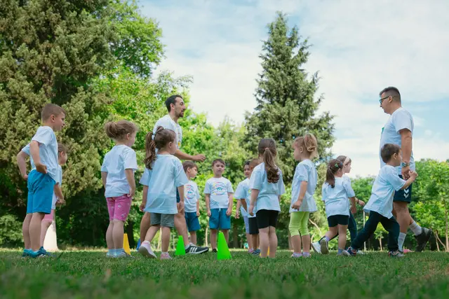 Der Sommercampus Hartberg bietet verschiedene Sommercamps und Workshops für Kinder an, um die Sommerferien aktiv zu gestalten. | Foto: unsplash / Aleksandar Andreev
