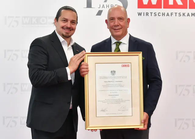 KommR Hans Matthias Liebenwein und WK-Bezirksstellenobmann von St. Veit Walter Sabitzer.
  | Foto: WKK/Studiohorst